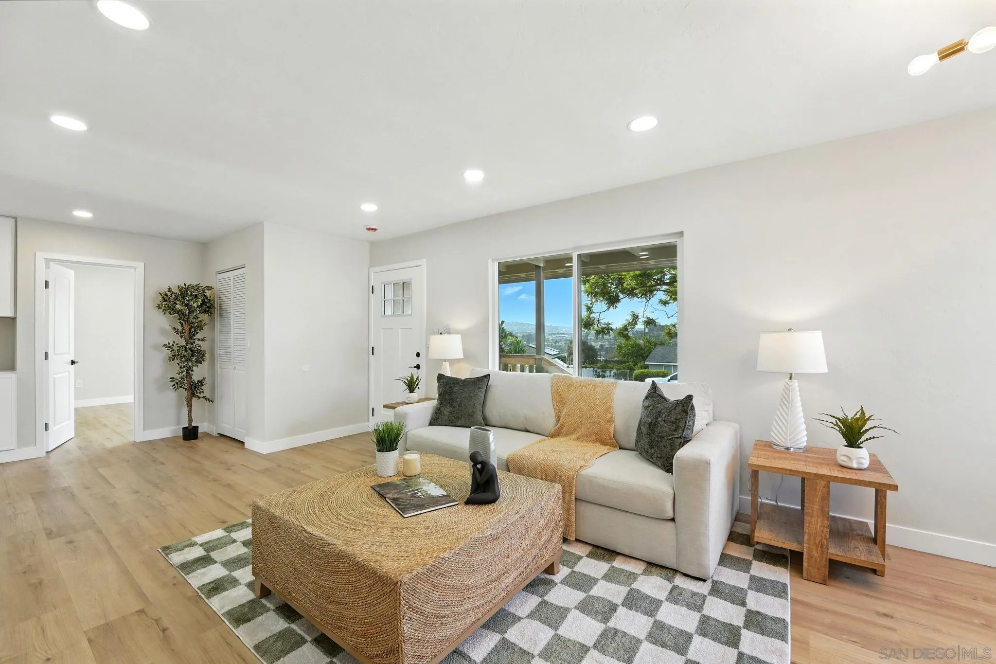 https://cdn.realtyfeed.com/cdn/127/250036961/d2ec5c425633453d084506c8e959f2db.webp