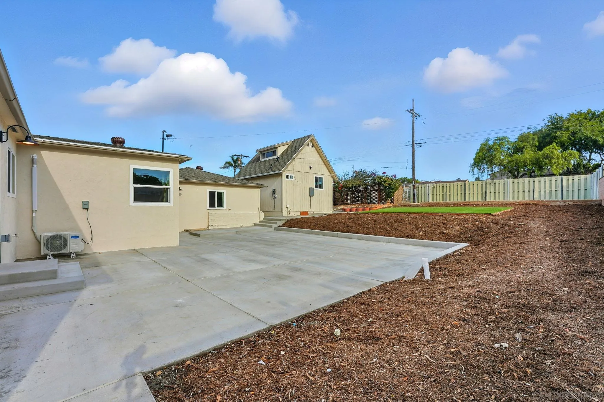 https://cdn.realtyfeed.com/cdn/127/250036961/da58cea8ecf11973d6cb97c2ad8c7d00.webp