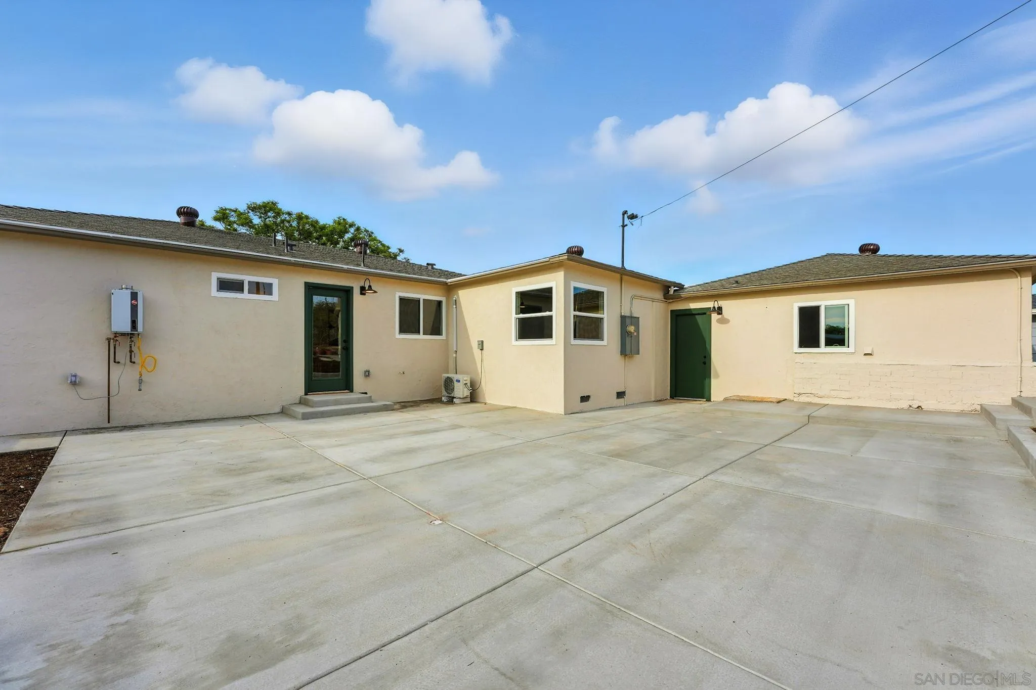 https://cdn.realtyfeed.com/cdn/127/250036961/dced6119453bbc205f44b21fa98f16cf.webp
