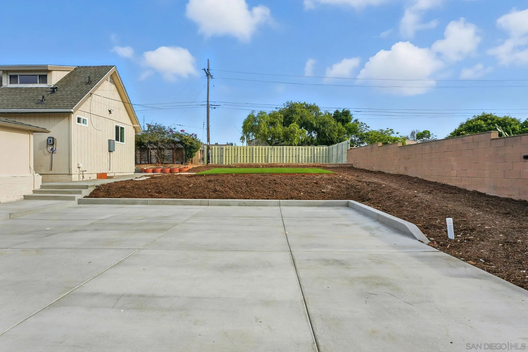 https://cdn.realtyfeed.com/cdn/127/250036961/e7531619645b8540ec066825cca3bd64.webp
