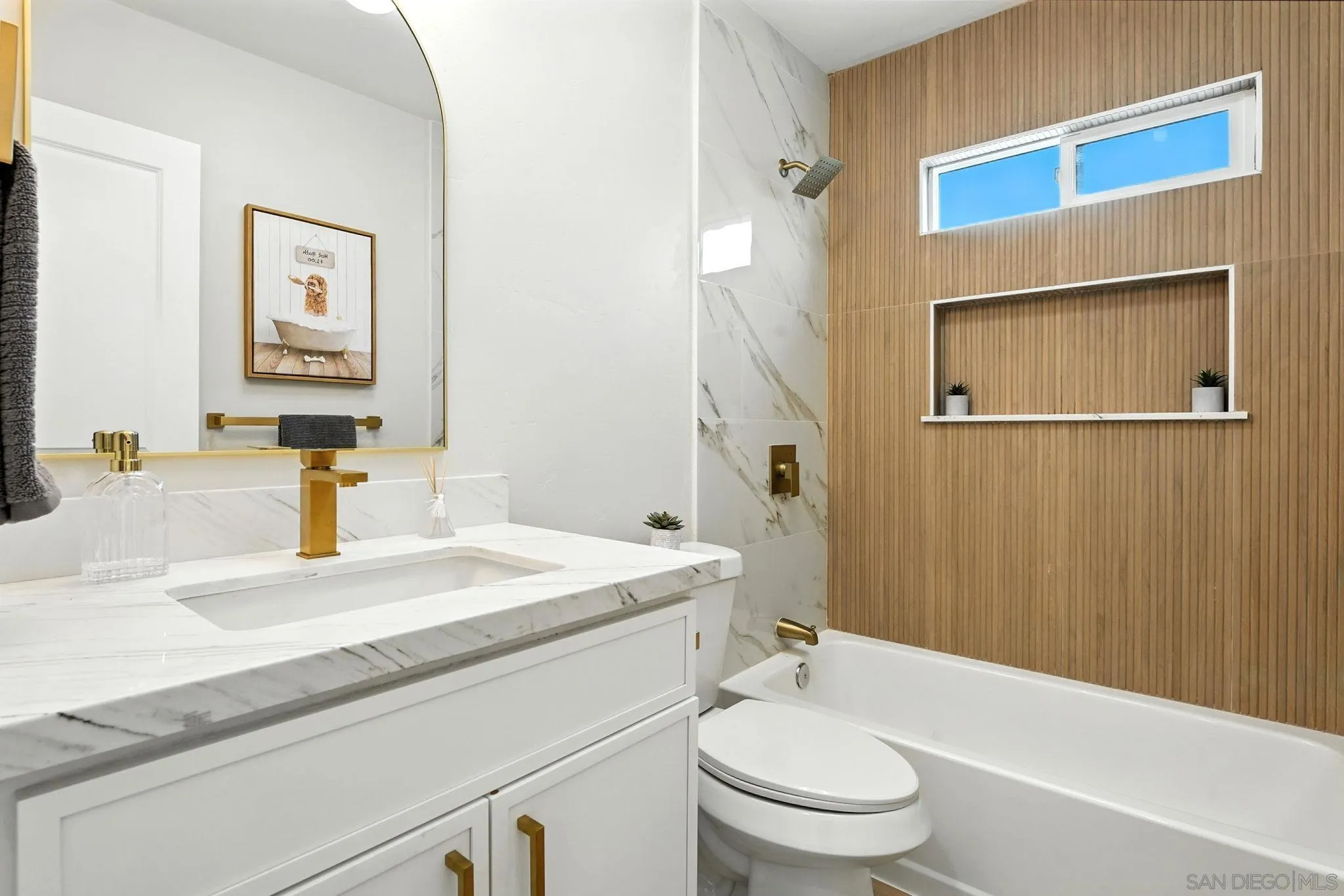 https://cdn.realtyfeed.com/cdn/127/250036961/efb5e593db8a0545579bee1af4a7b3c2.webp