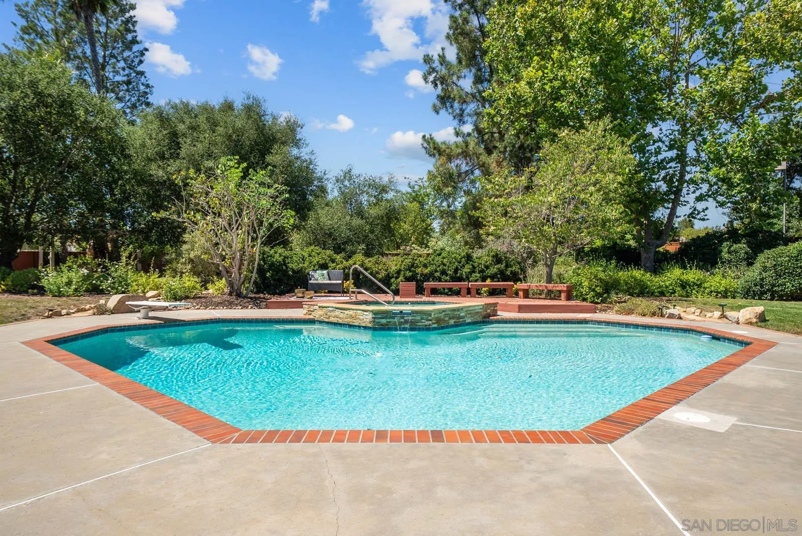 https://cdn.realtyfeed.com/cdn/127/250036966/60b85b90610843713fedf1ab8248ed20.webp