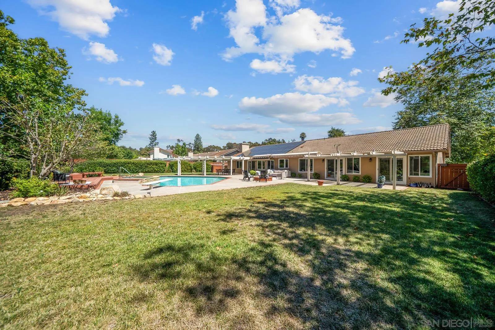 https://cdn.realtyfeed.com/cdn/127/250036966/6eb2c46c62db5e39b9296a3baf28e93c.webp