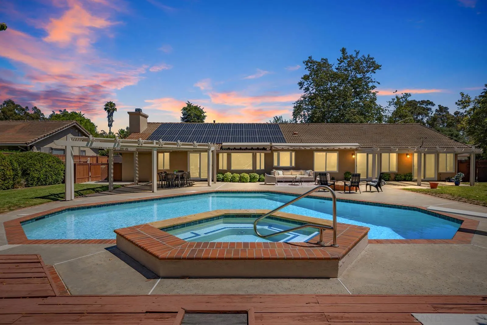 https://cdn.realtyfeed.com/cdn/127/250036966/743e350a8bb128b5343582d5c6765bd9.webp