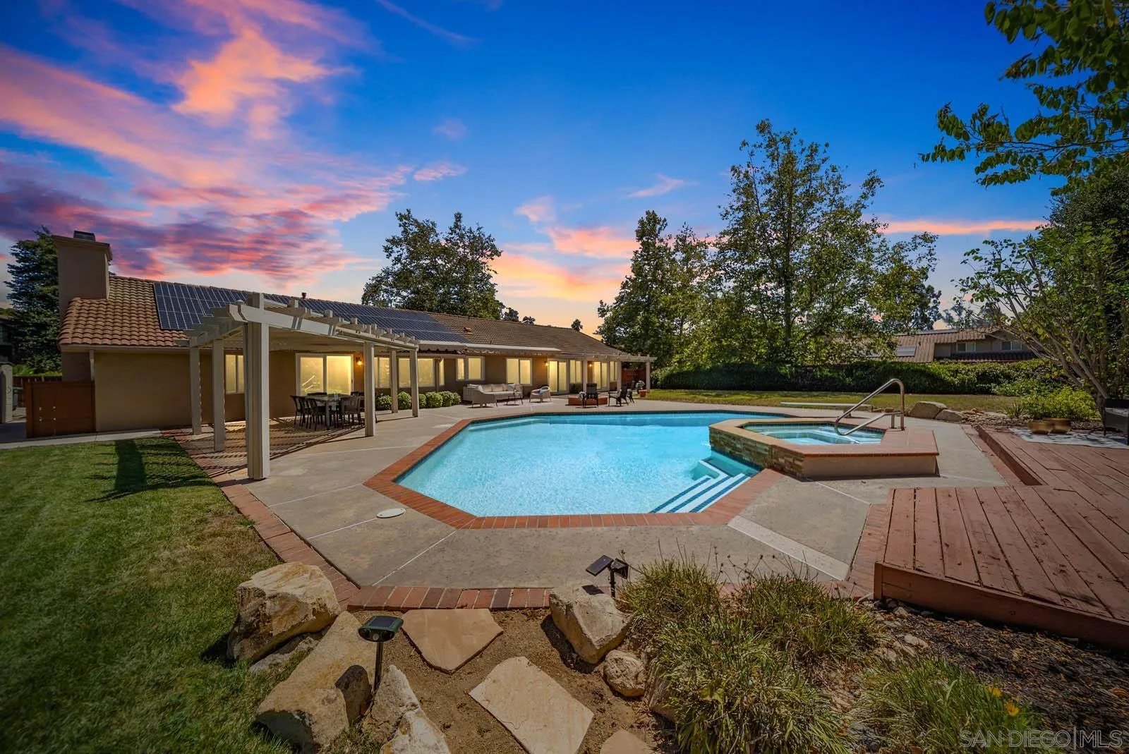 https://cdn.realtyfeed.com/cdn/127/250036966/74f08675ae1ee2934ec44605a7177fa4.webp