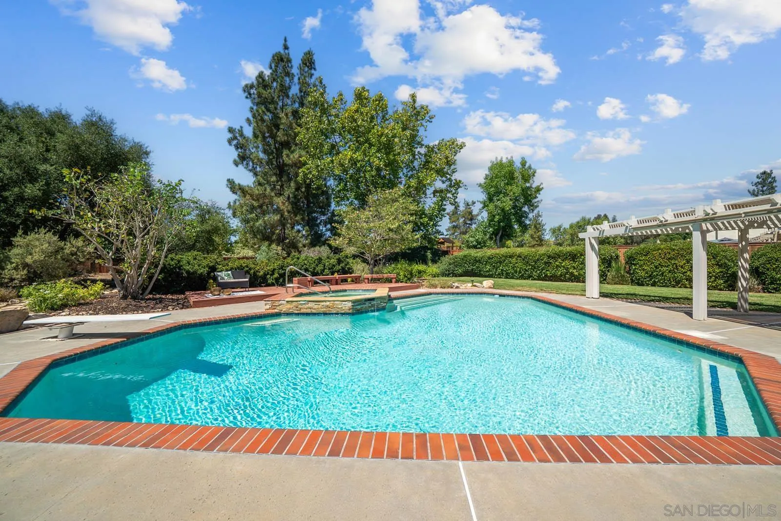 https://cdn.realtyfeed.com/cdn/127/250036966/9939fd09ee8b61b339e99cbb72a49d1c.webp