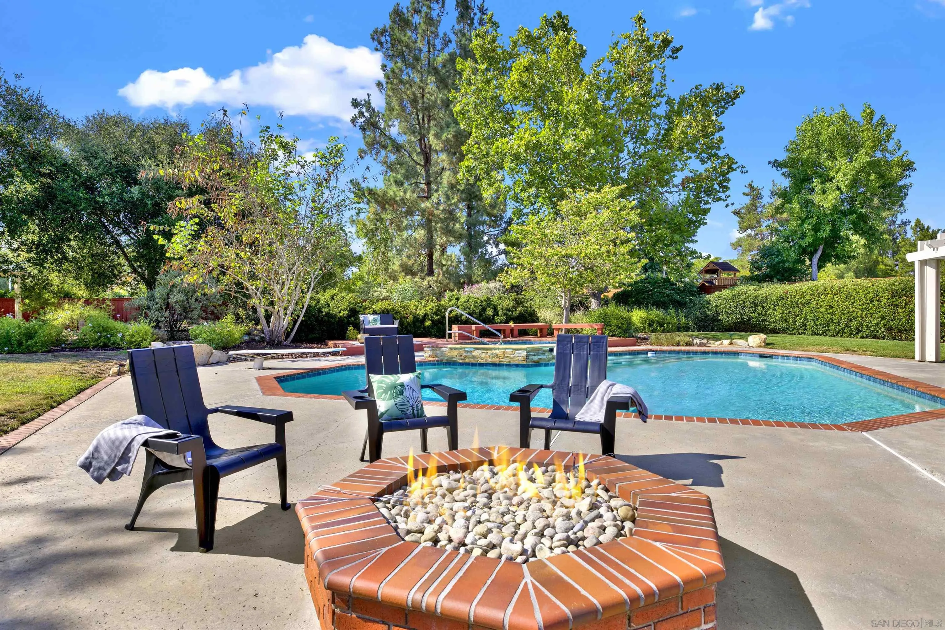 https://cdn.realtyfeed.com/cdn/127/250036966/a76f5043a6f1c7af055396b0f1aebbdb.webp