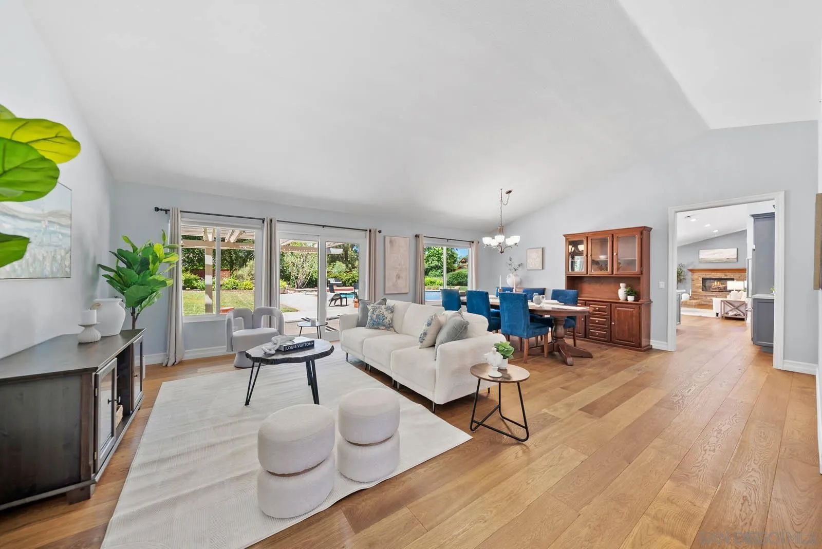 https://cdn.realtyfeed.com/cdn/127/250036966/ca677ddf01775344657609d698e6a512.webp