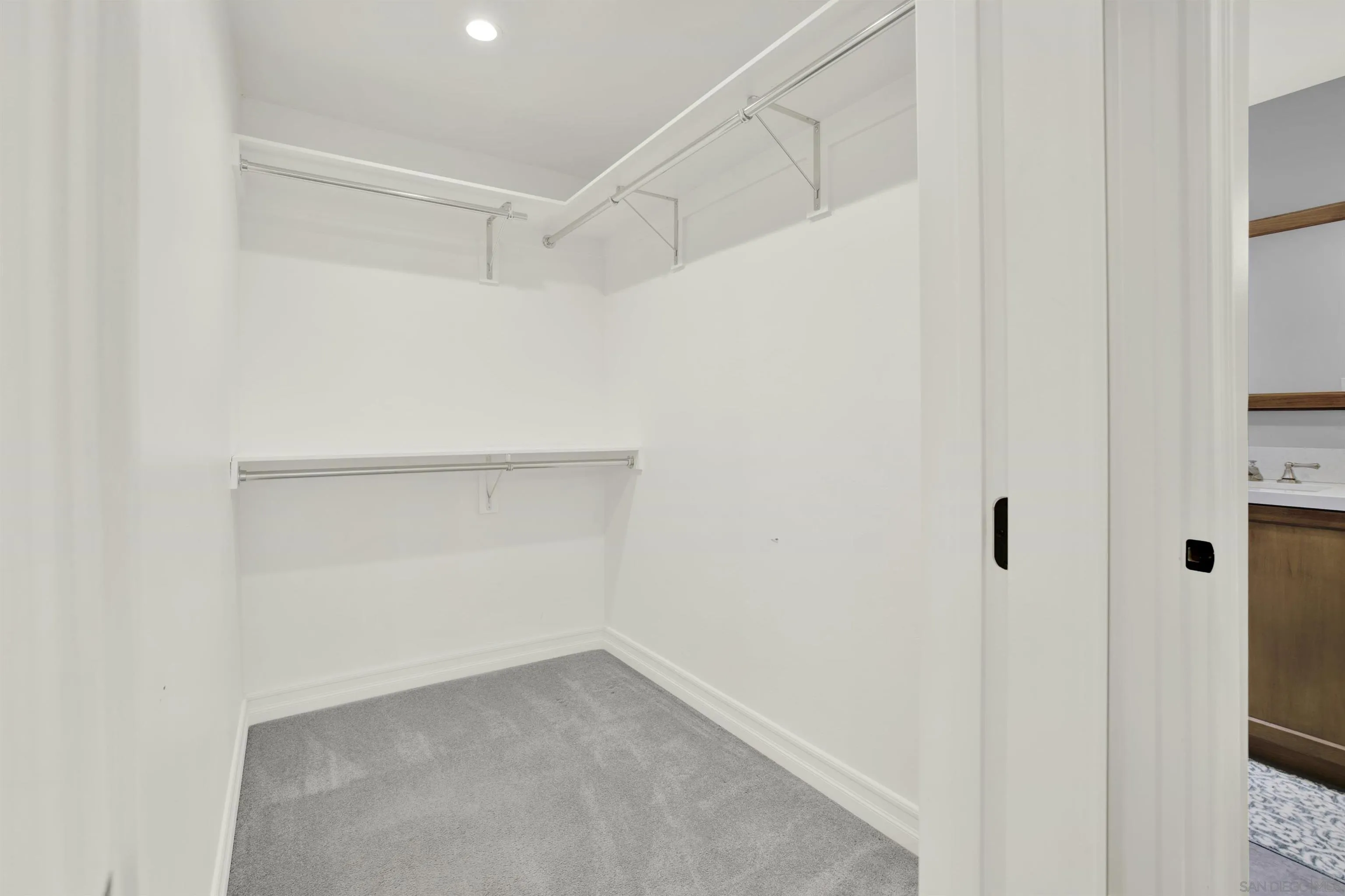 https://cdn.realtyfeed.com/cdn/127/250036966/cee781890aa20cb88c8388cede628ade.webp