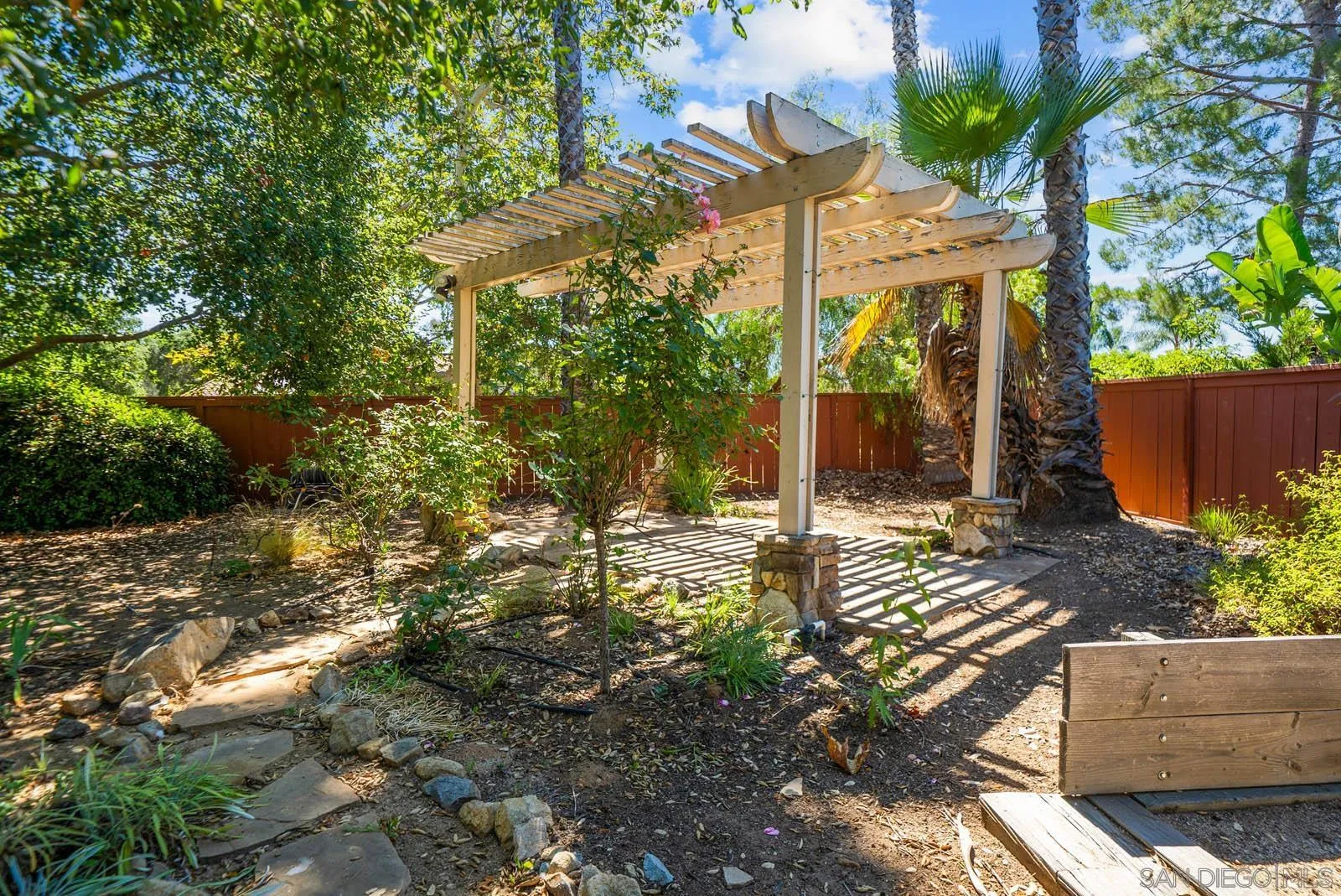 https://cdn.realtyfeed.com/cdn/127/250036966/eb261bd626a7db982429034563f4f9c5.webp