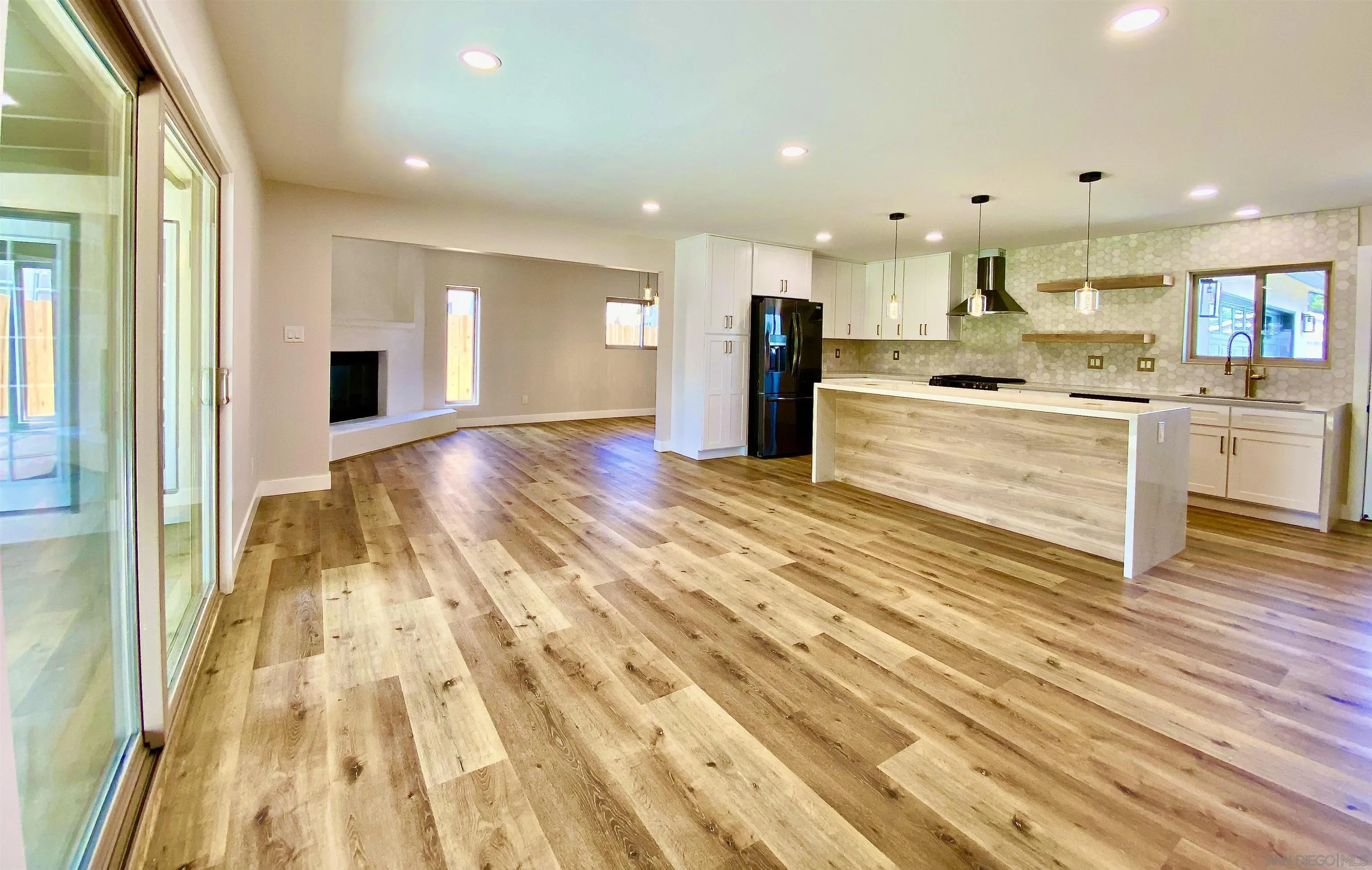https://cdn.realtyfeed.com/cdn/127/250036968/7e1e7e839b0b7287cee46ed3afe84fd5.webp