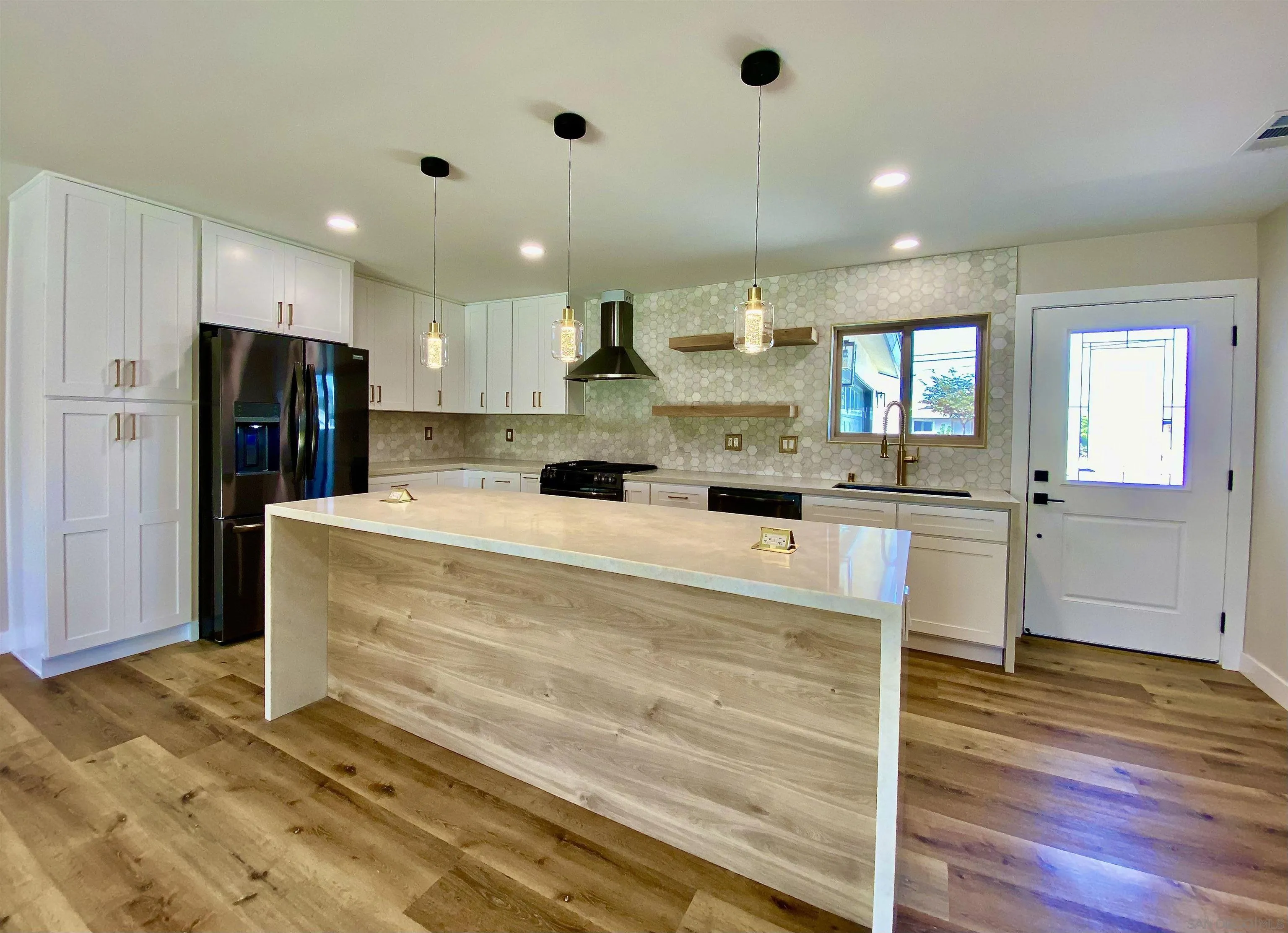 https://cdn.realtyfeed.com/cdn/127/250036968/c1caea189e68a58d1686057ba92b38da.webp