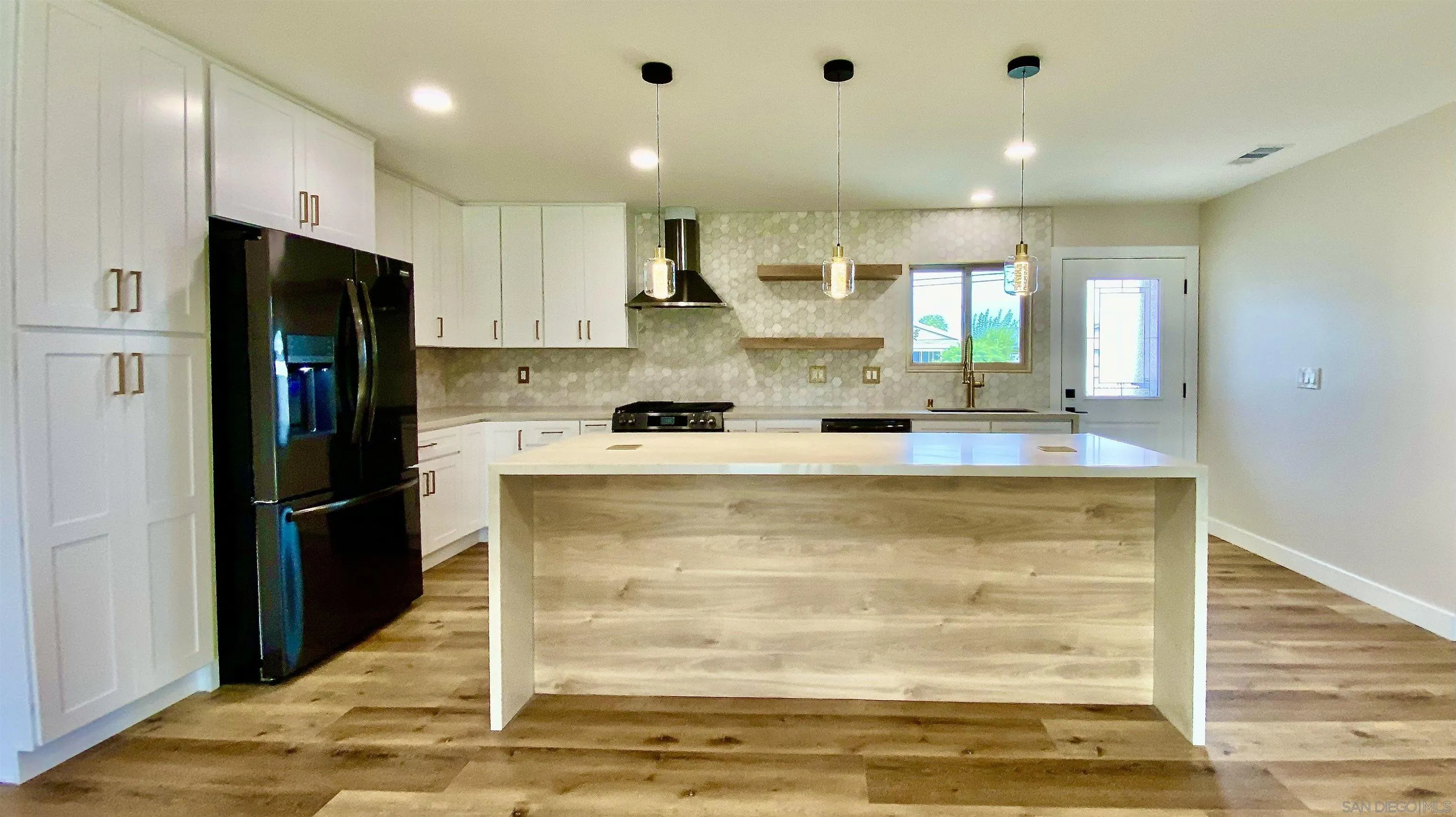 https://cdn.realtyfeed.com/cdn/127/250036968/d92cad6f4c68e65e6303362aeeec93aa.webp
