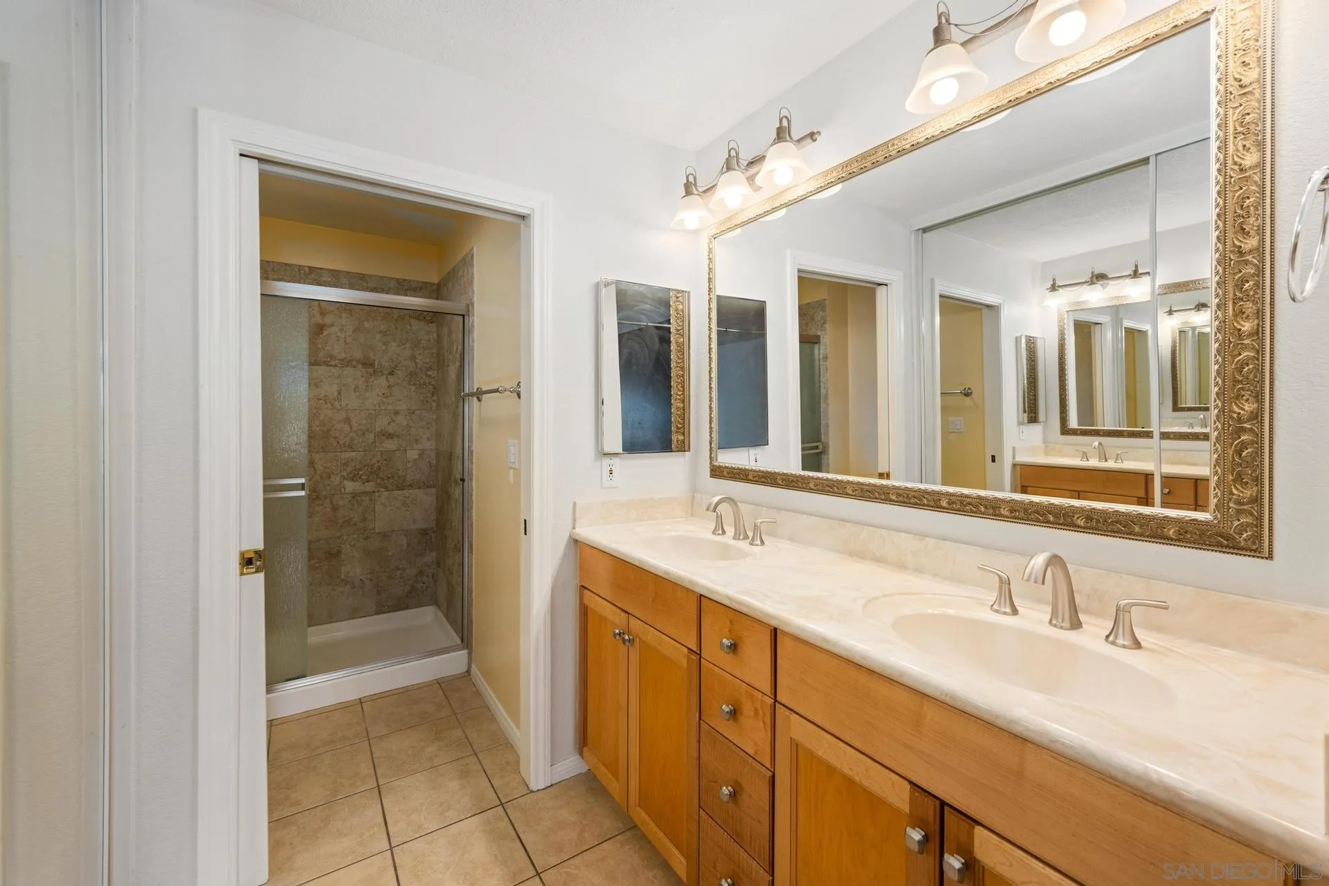 https://cdn.realtyfeed.com/cdn/127/250036970/e1d2410d3bca520f3596b0ab51fd0a11.webp