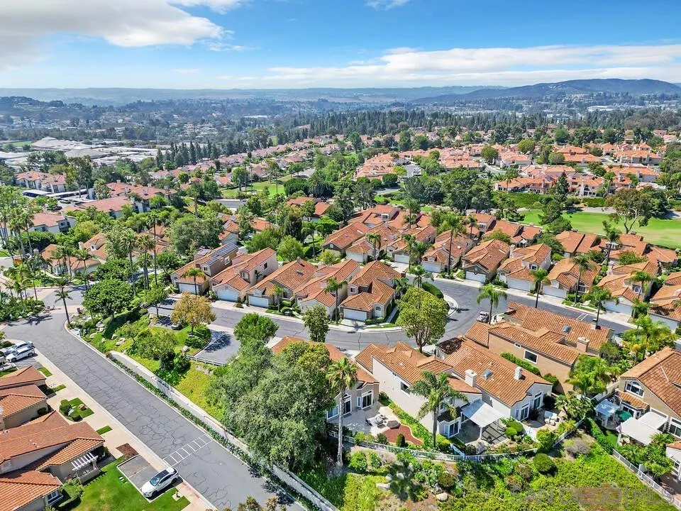 https://cdn.realtyfeed.com/cdn/127/250036971/a6ca4408c21365753e42432bf983f805.webp