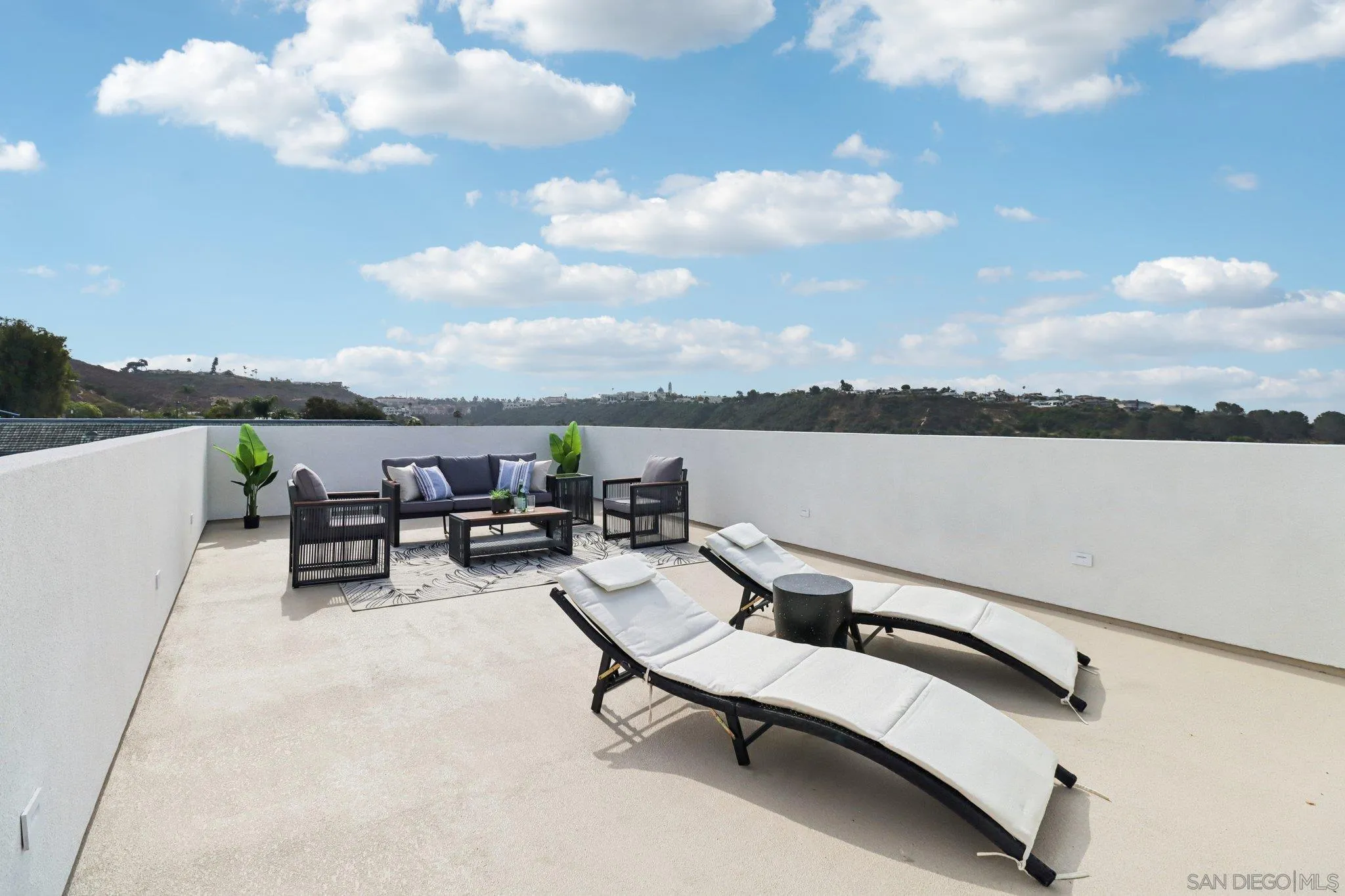 https://cdn.realtyfeed.com/cdn/127/250036975/1811ba0174a5d324f74798ee9d67b901.webp