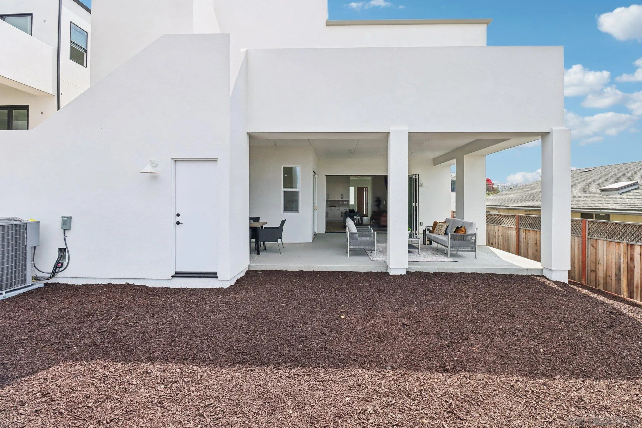 https://cdn.realtyfeed.com/cdn/127/250036975/24fd4547f2ab67dfed6145102f729a6d.webp