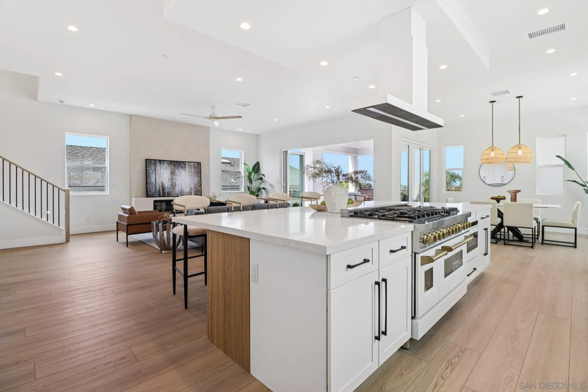 https://cdn.realtyfeed.com/cdn/127/250036975/2abe53da6fbddadb30e43dce0858a420.webp