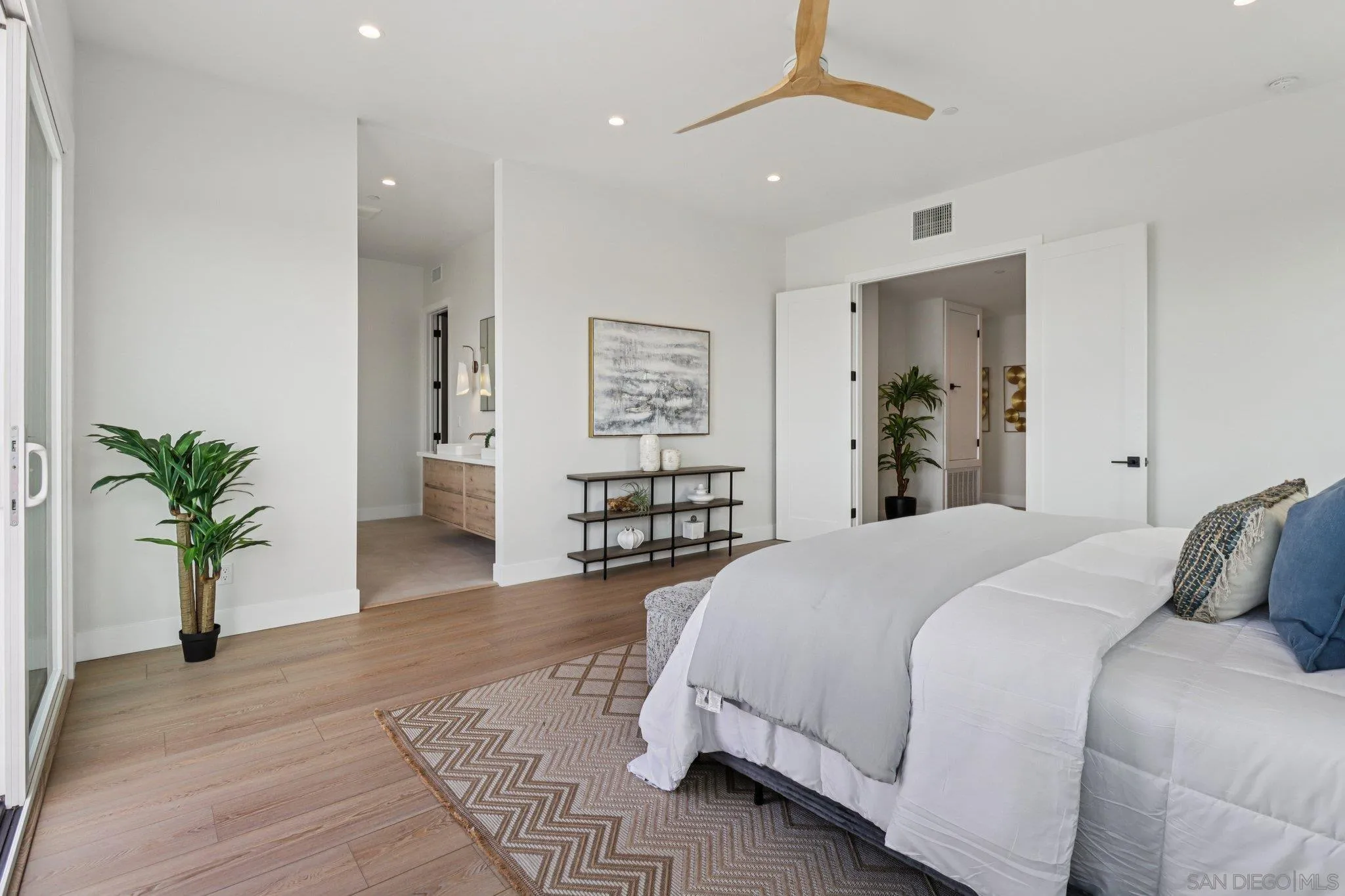 https://cdn.realtyfeed.com/cdn/127/250036975/52bd4e8cb1466102ed217f040172eb9a.webp
