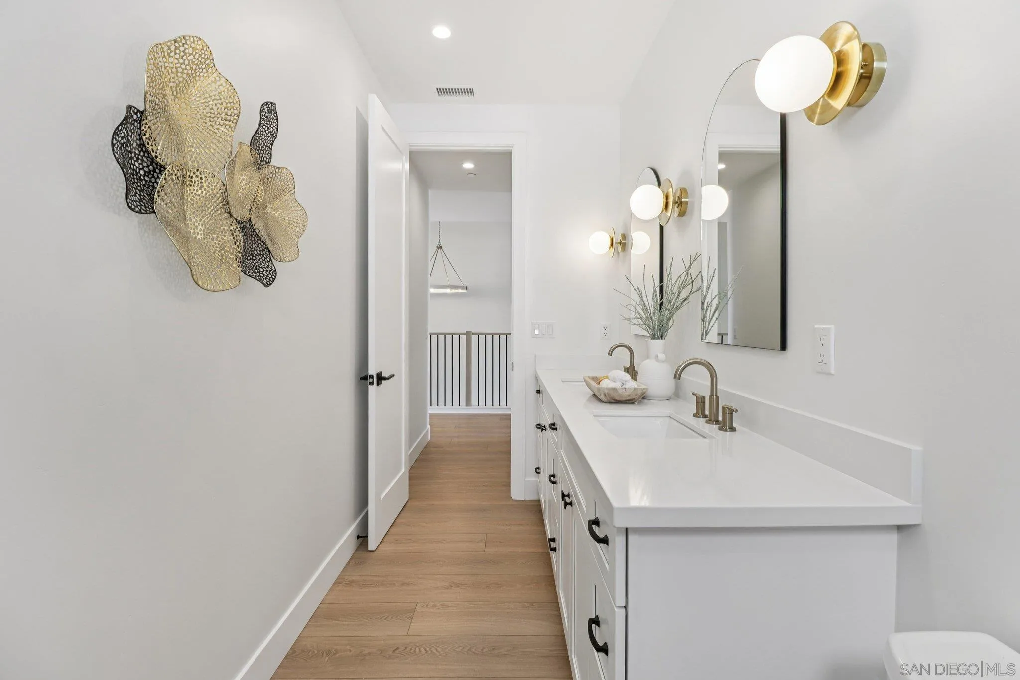 https://cdn.realtyfeed.com/cdn/127/250036975/5c849634521919f1527e17926ffe5d85.webp