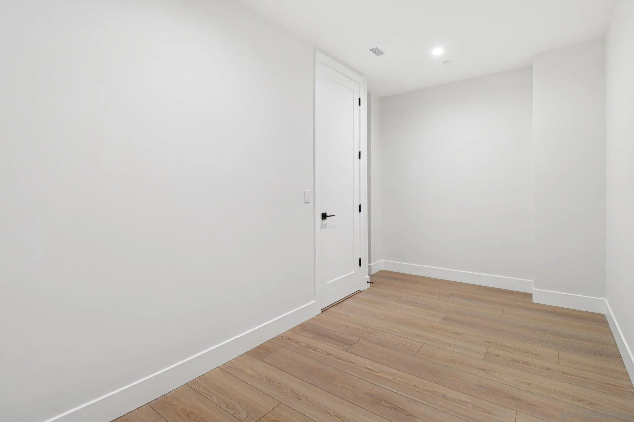 https://cdn.realtyfeed.com/cdn/127/250036975/7fbcbf904a64c33488f2586bc7554a71.webp