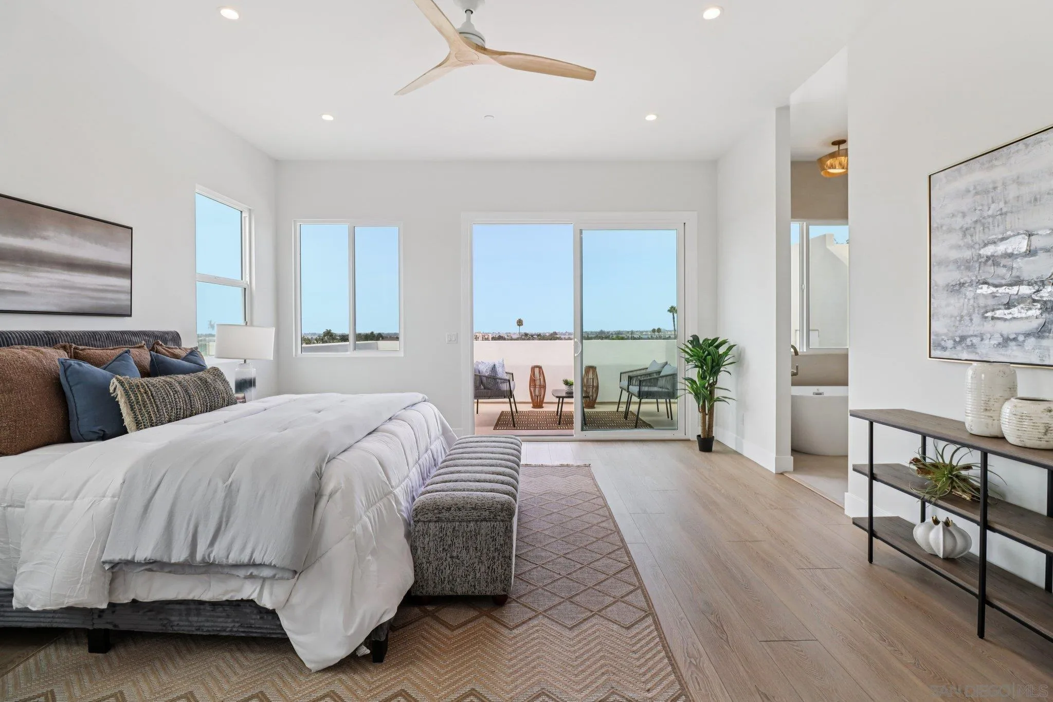 https://cdn.realtyfeed.com/cdn/127/250036975/c6af344e0043d98b273c987c60d4e69e.webp