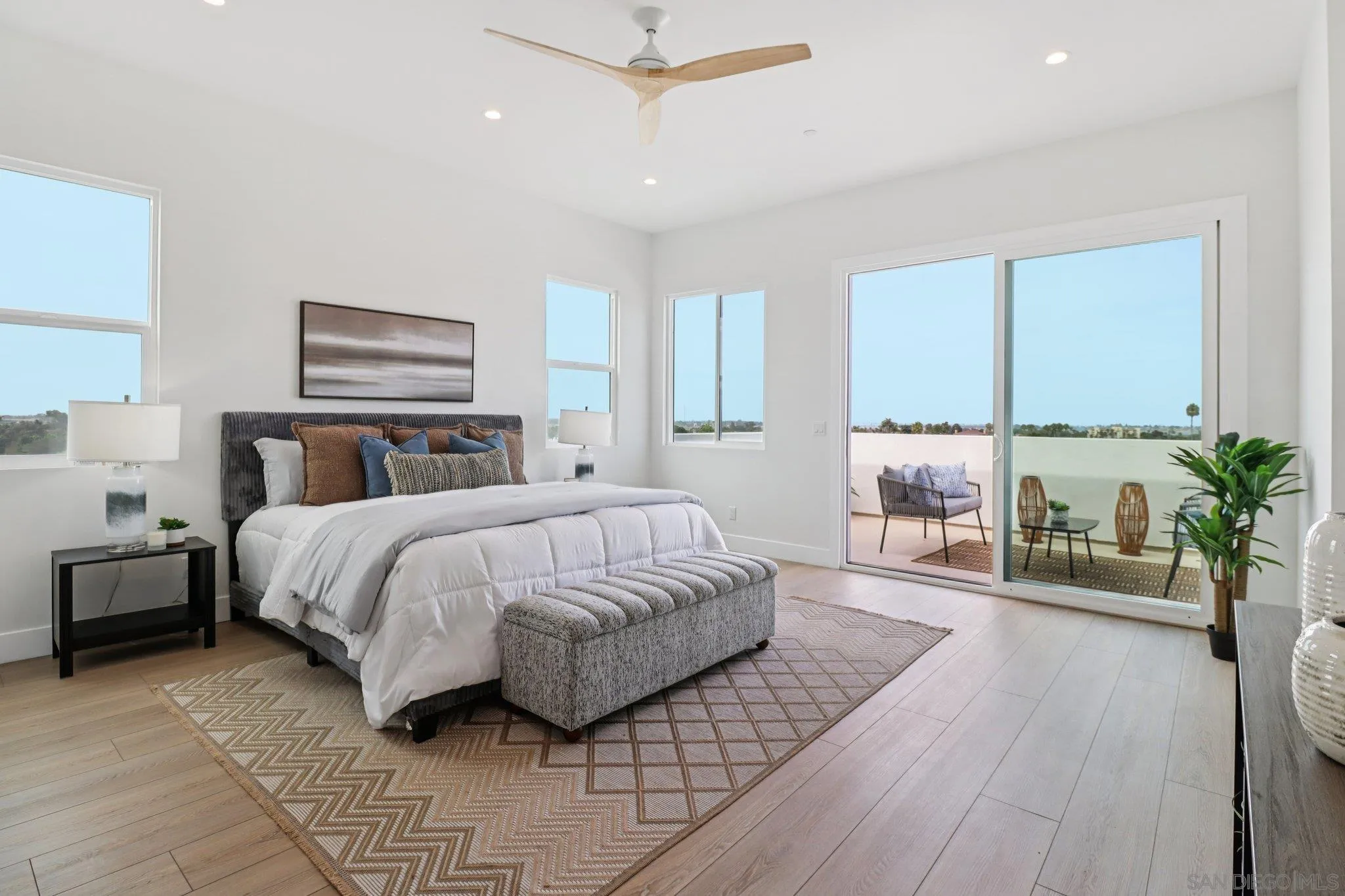 https://cdn.realtyfeed.com/cdn/127/250036975/e7c24b1d47cb4c653064aec48b709a61.webp