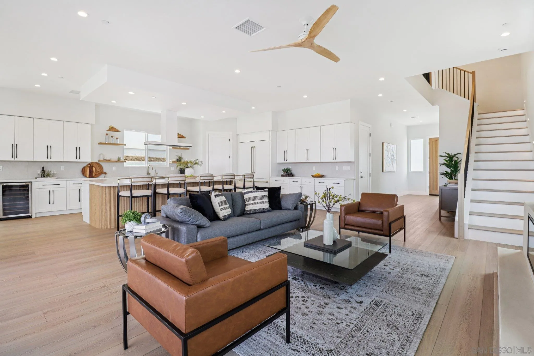 https://cdn.realtyfeed.com/cdn/127/250036975/ef2fd0f868b72e612f8d932590beebf0.webp