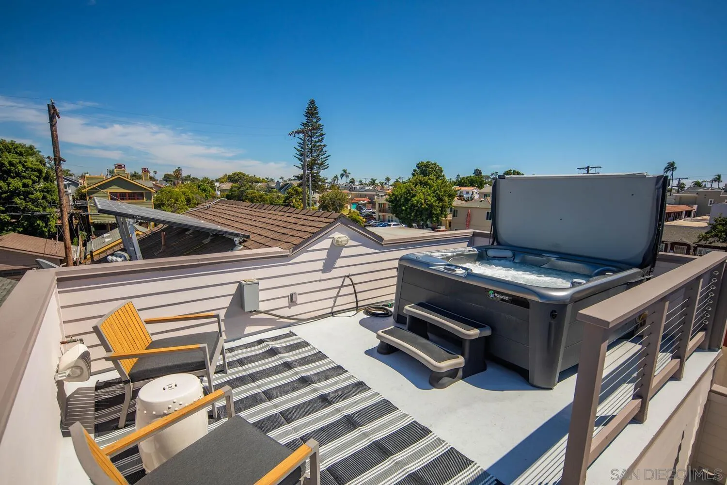 https://cdn.realtyfeed.com/cdn/127/250036976/362f808f04aaae3706e21d730d978a83.webp