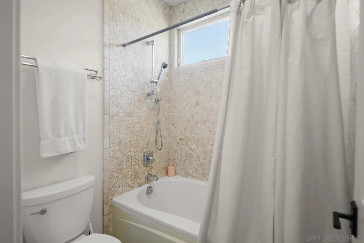 https://cdn.realtyfeed.com/cdn/127/250036976/3b8066a55ab683631280b4142ff34b74.webp