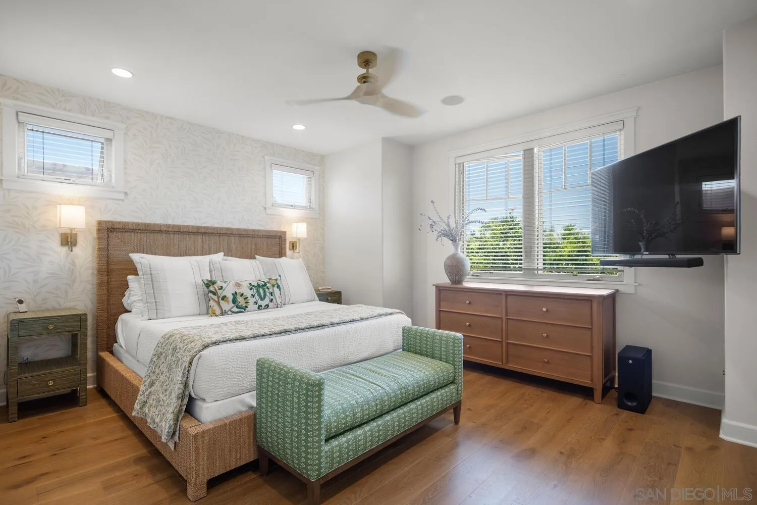 https://cdn.realtyfeed.com/cdn/127/250036976/ebc19eac8e74458c39450f040dd356e2.webp