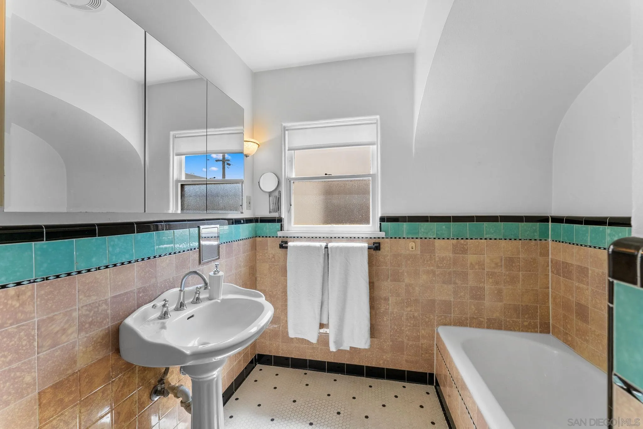 https://cdn.realtyfeed.com/cdn/127/250036977/0345f0e25b98497abfded0b903e08f53.webp