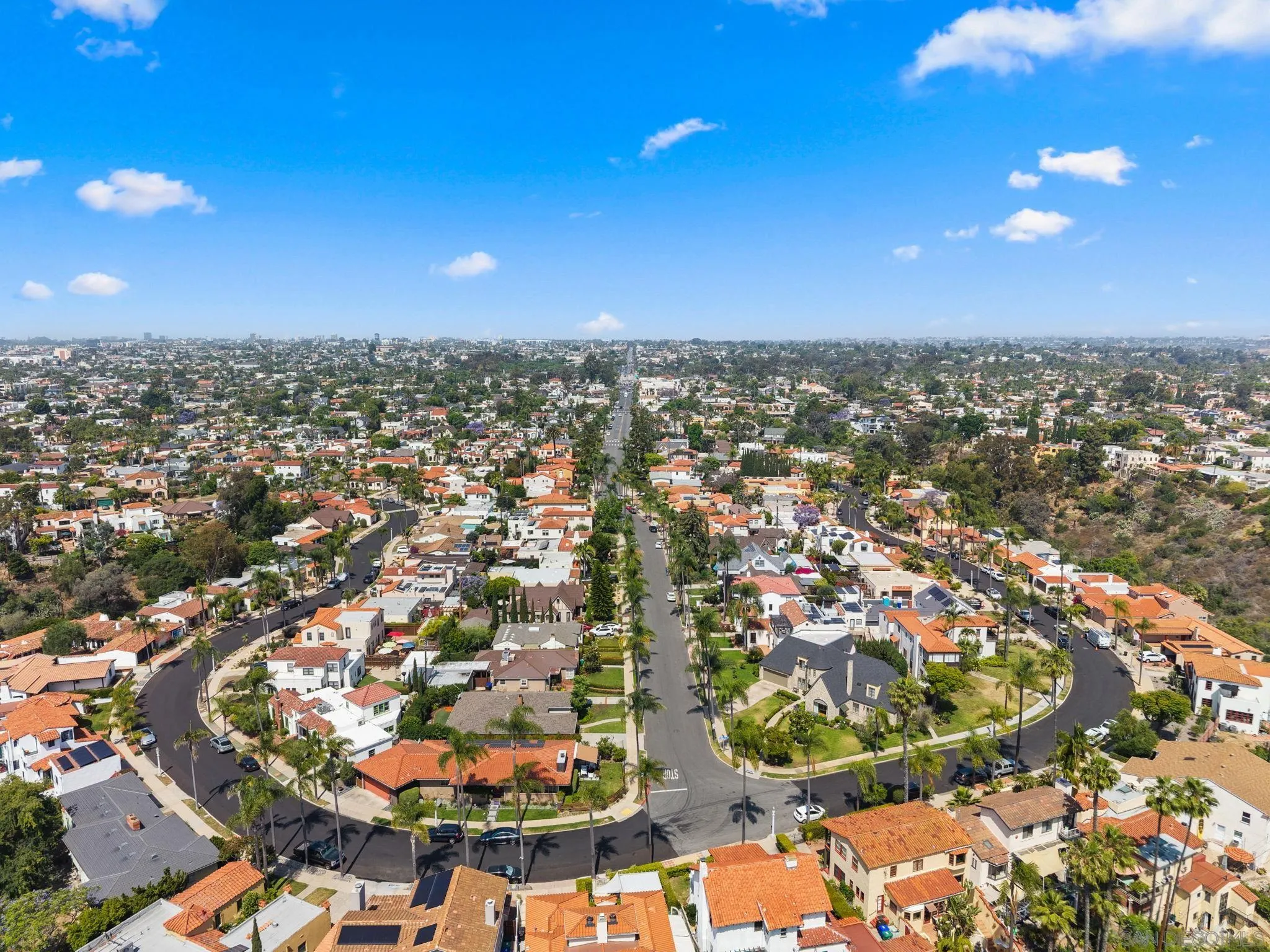 https://cdn.realtyfeed.com/cdn/127/250036977/464081da24166077faa9c0b985516f84.webp