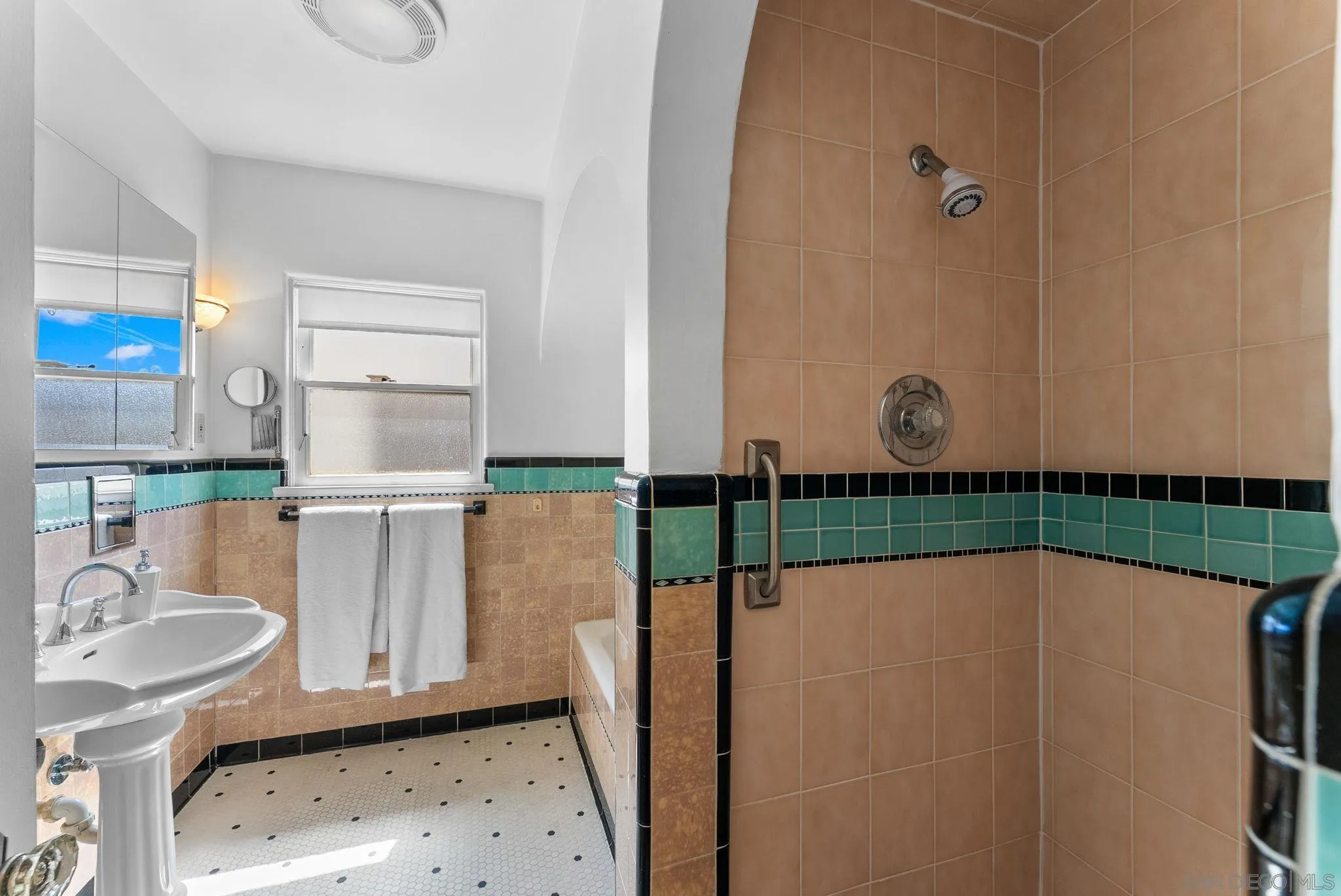 https://cdn.realtyfeed.com/cdn/127/250036977/539437e11d7b1916860e648d1f17e7b3.webp