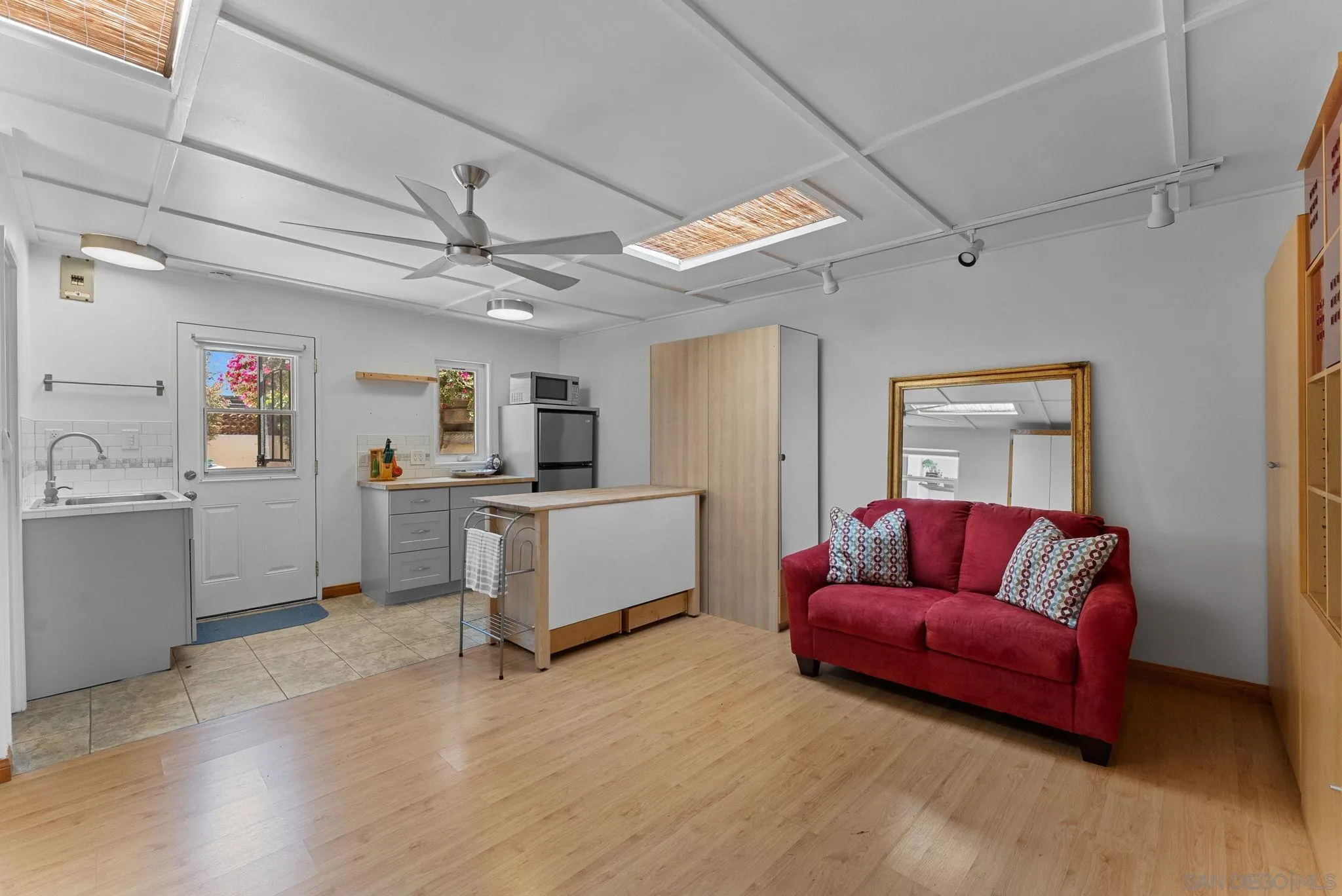 https://cdn.realtyfeed.com/cdn/127/250036977/afe6da689d15f753465e783cebb198ef.webp