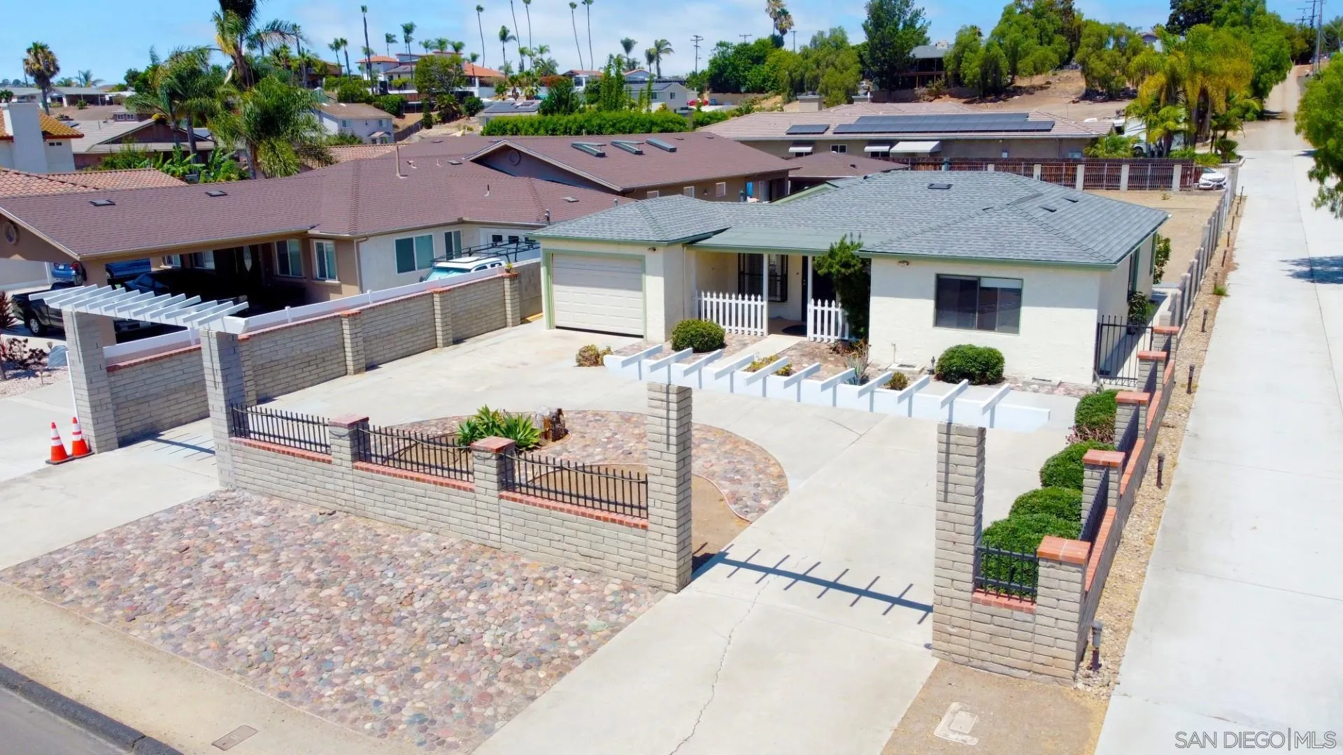https://cdn.realtyfeed.com/cdn/127/250036980/689a687229471aa2be1b420b1c7cdae0.webp