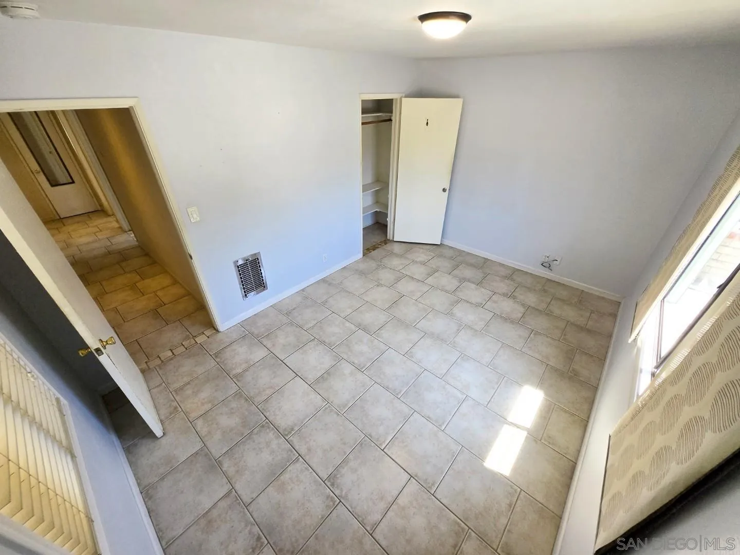 https://cdn.realtyfeed.com/cdn/127/250036980/b095380944433e638cd33a4b15e2dceb.webp
