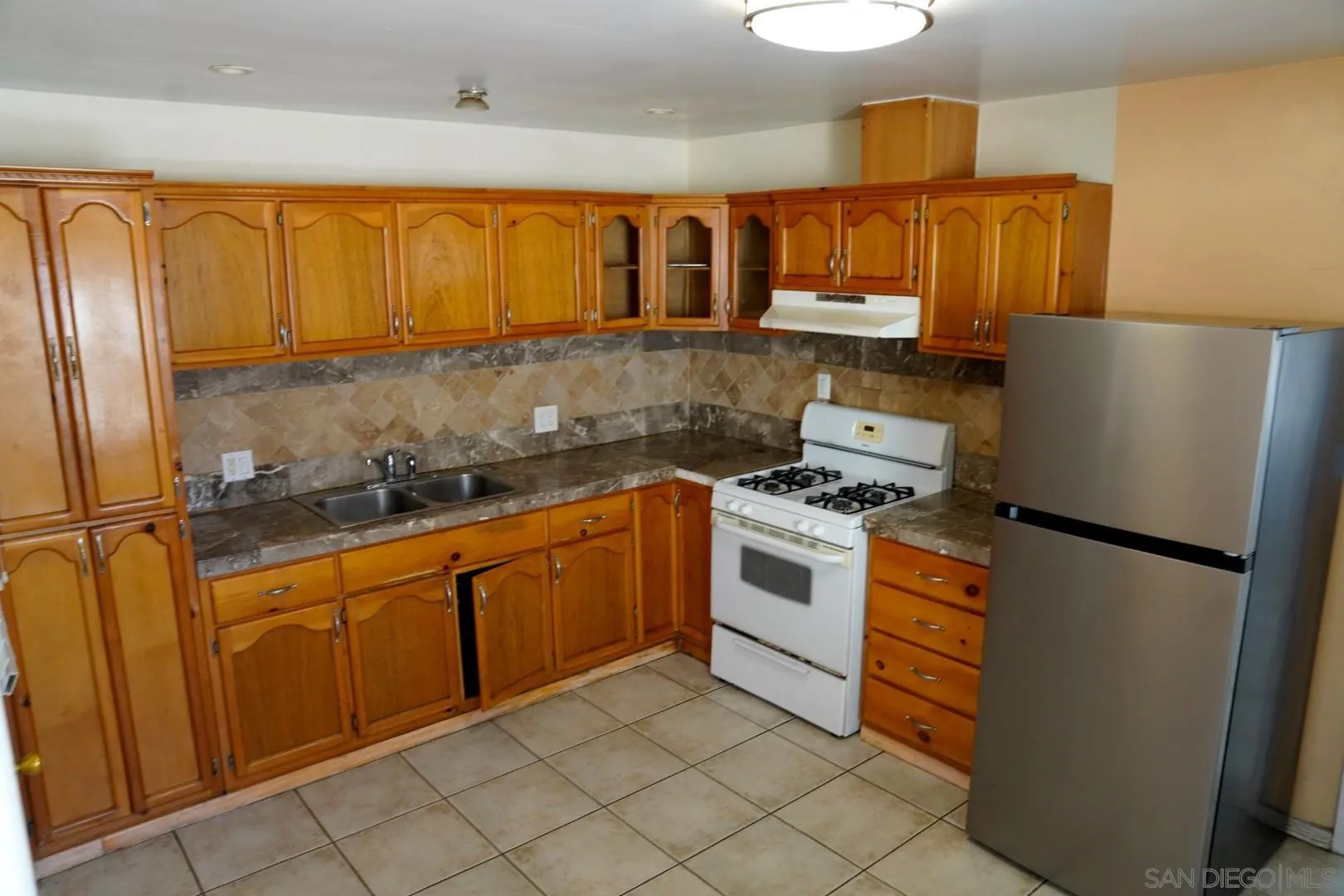 https://cdn.realtyfeed.com/cdn/127/250036980/c9a220eeb6bbd5aed09ec1573f32a05d.webp
