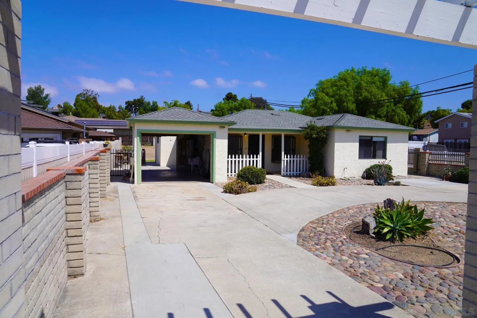 https://cdn.realtyfeed.com/cdn/127/250036980/cd18ebde63cff7d7b95f22d5bdaa7f5b.webp