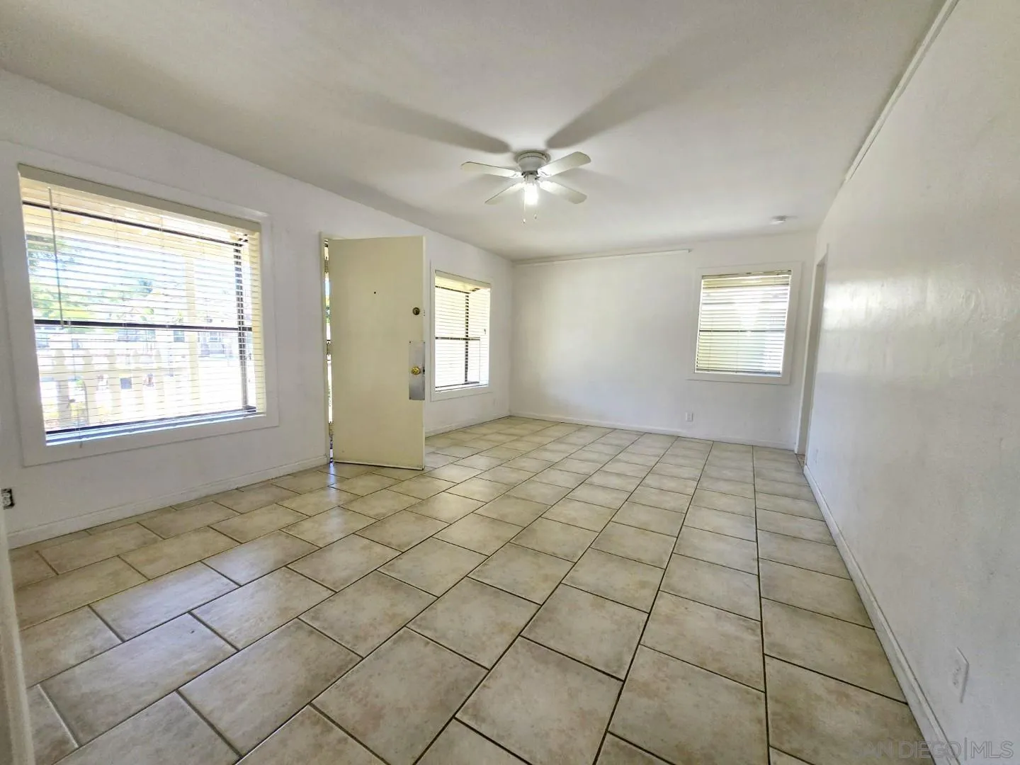 https://cdn.realtyfeed.com/cdn/127/250036980/edf4b362633999051bb8587b11a4967d.webp