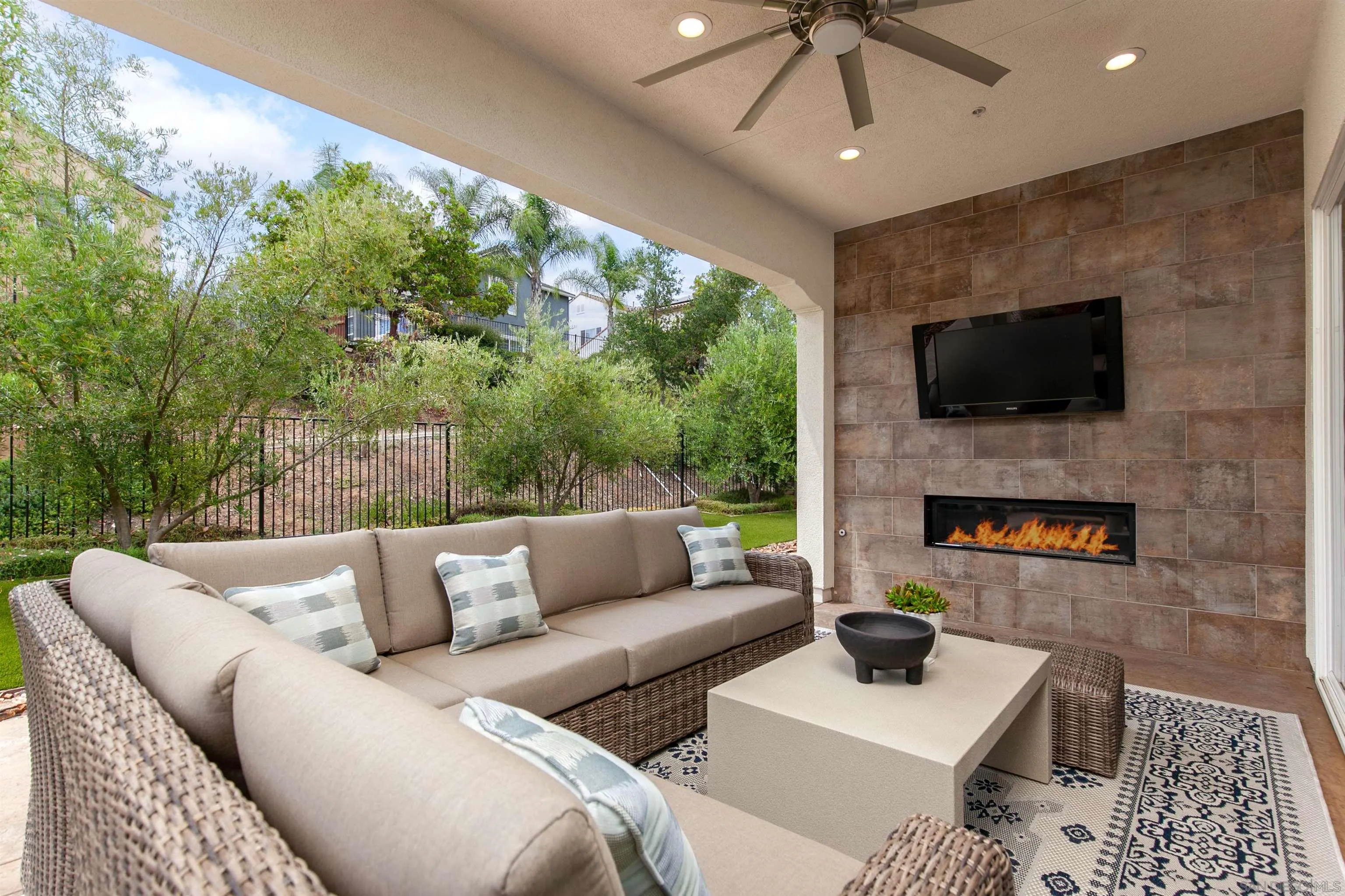 https://cdn.realtyfeed.com/cdn/127/250036982/4faa7aee3cd9b25b494c75a89e868d43.webp