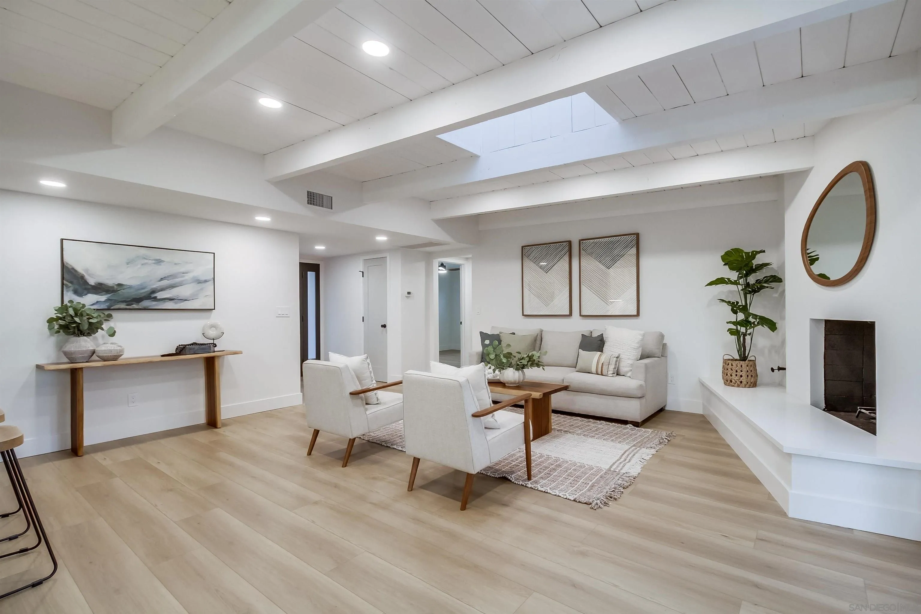 https://cdn.realtyfeed.com/cdn/127/250036983/80ccfe63bce84c73a5f774330f16892c.webp