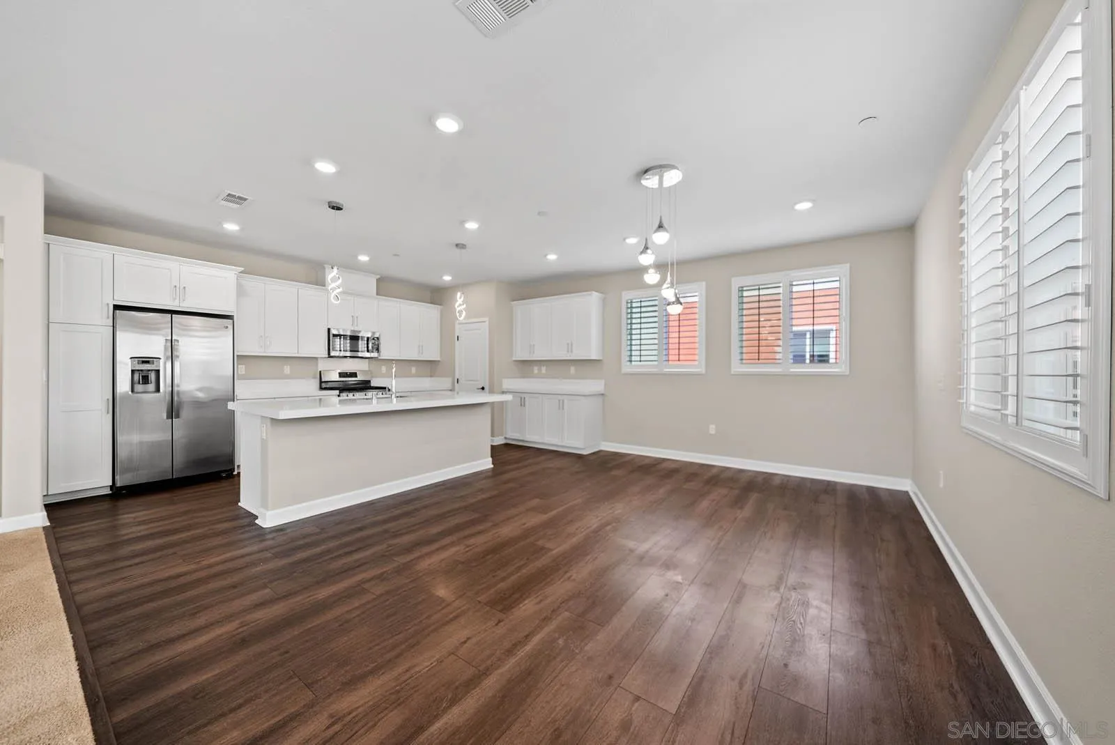 https://cdn.realtyfeed.com/cdn/127/250036986/115f8583f4515665457379d6929691f3.webp