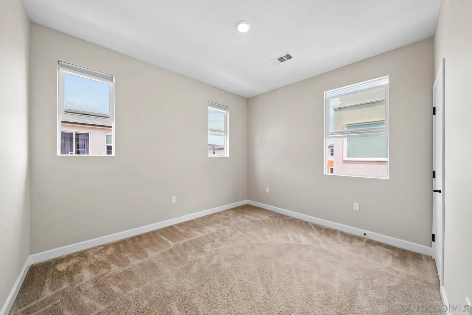 https://cdn.realtyfeed.com/cdn/127/250036986/46fc0d9eba568d18d3cc4c5a48aef0a6.webp