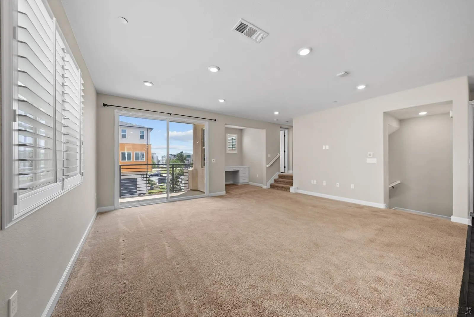 https://cdn.realtyfeed.com/cdn/127/250036986/86b5d6a88803f1733eb0aead9b49ff52.webp