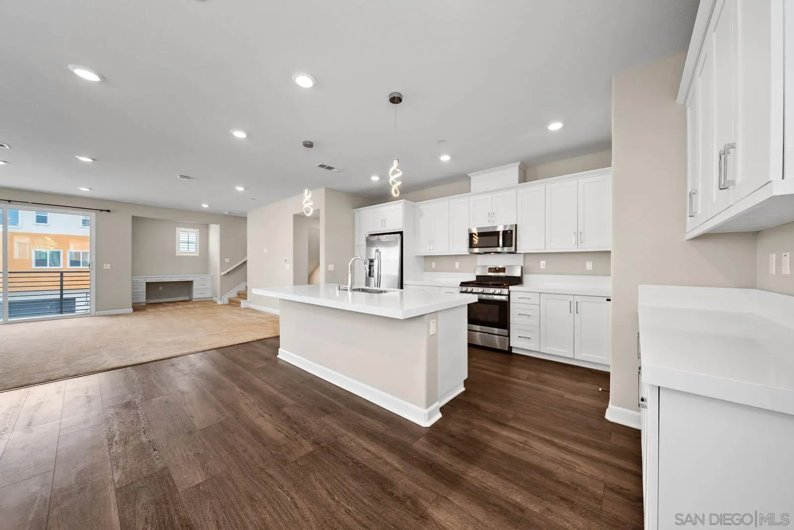 https://cdn.realtyfeed.com/cdn/127/250036986/a6dcd7afc434da43078f412f00ade019.webp