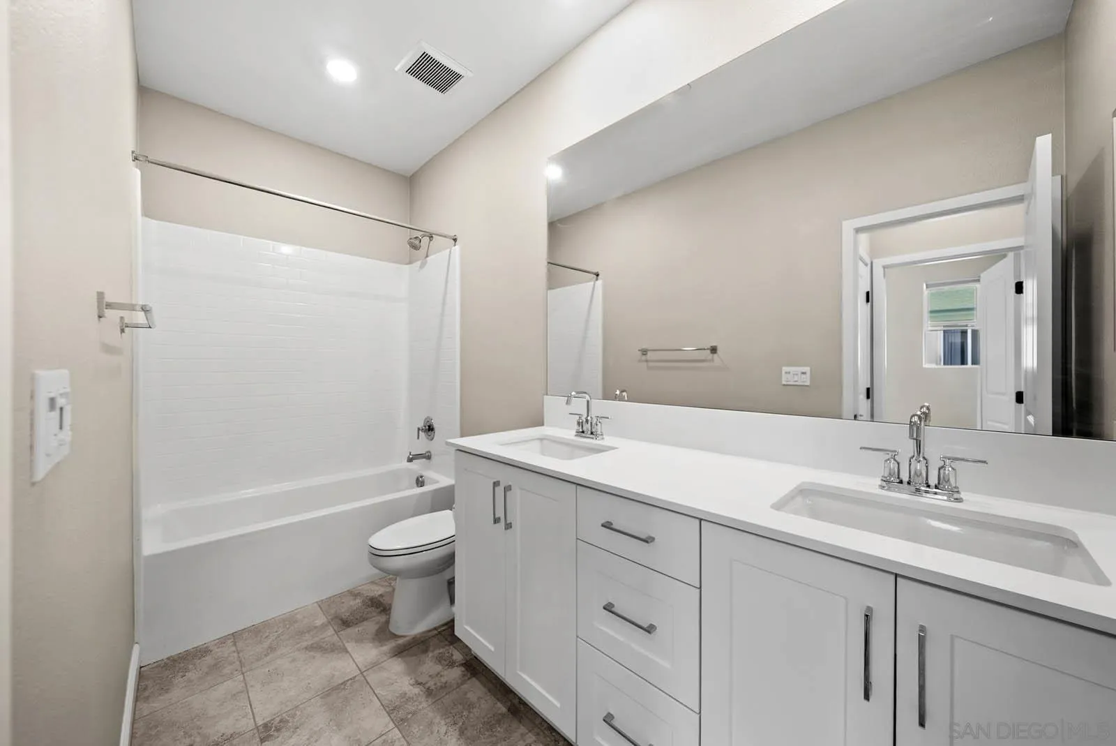 https://cdn.realtyfeed.com/cdn/127/250036986/bf3ebe2f480fd2ef2b92c6059902b971.webp