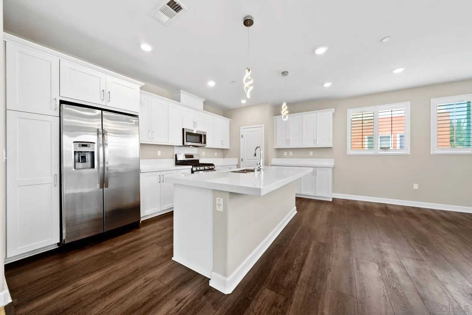 Photo #2: 250036986 Listing 