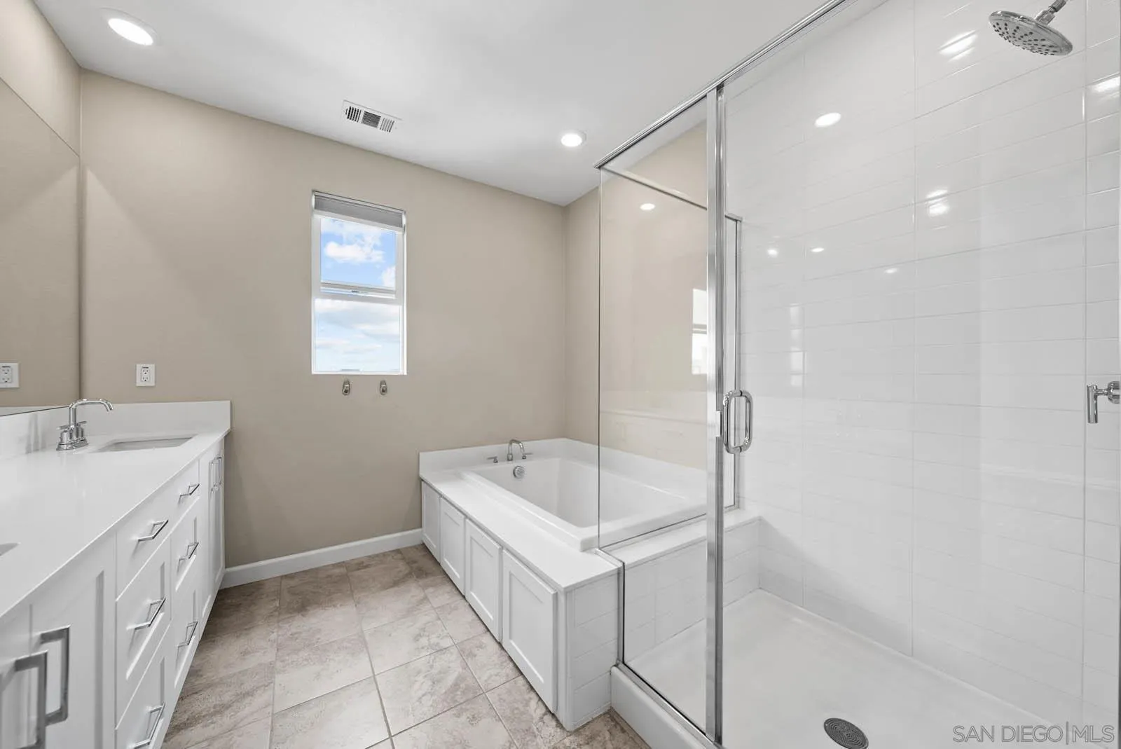 https://cdn.realtyfeed.com/cdn/127/250036986/df26708ee88bdeb5ec86386868de6392.webp