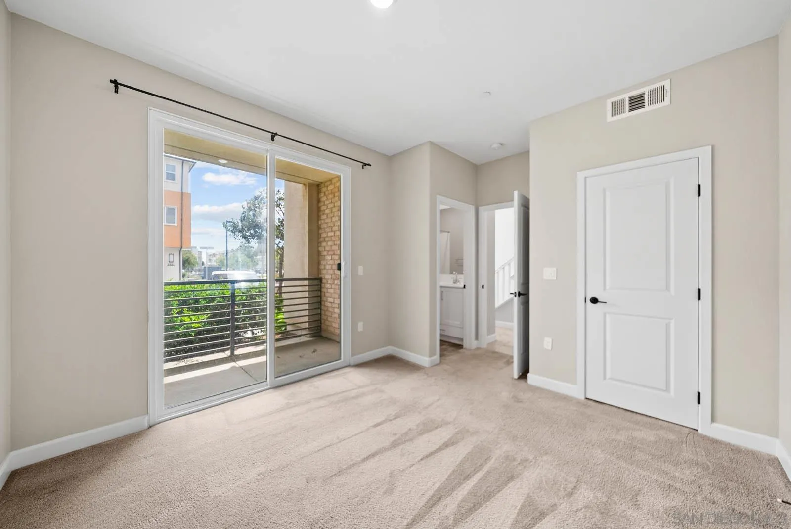 https://cdn.realtyfeed.com/cdn/127/250036986/e02b99daeb23fde510282bd082f68e4d.webp